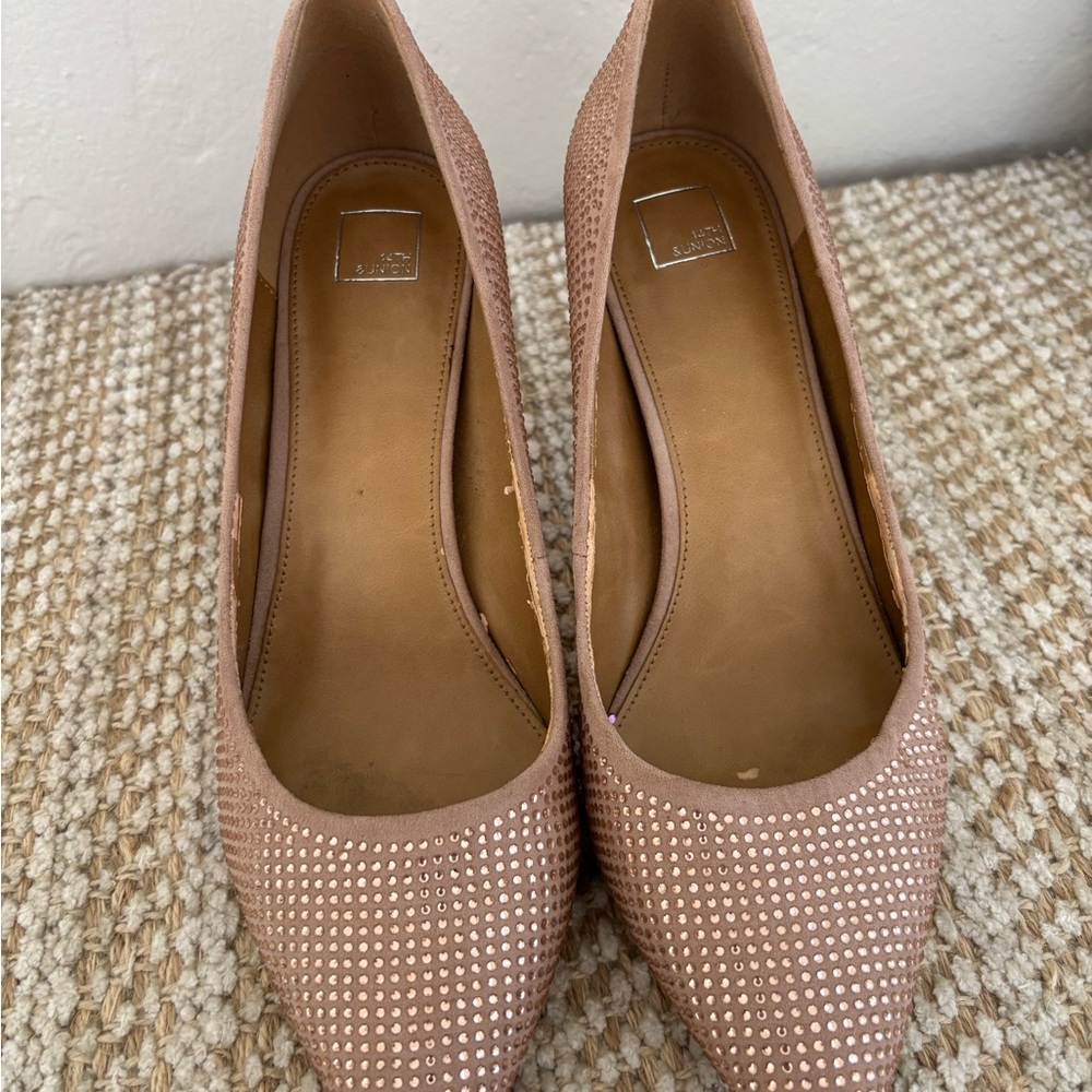 Stunning Tan Studded Women's Shoes 🩷